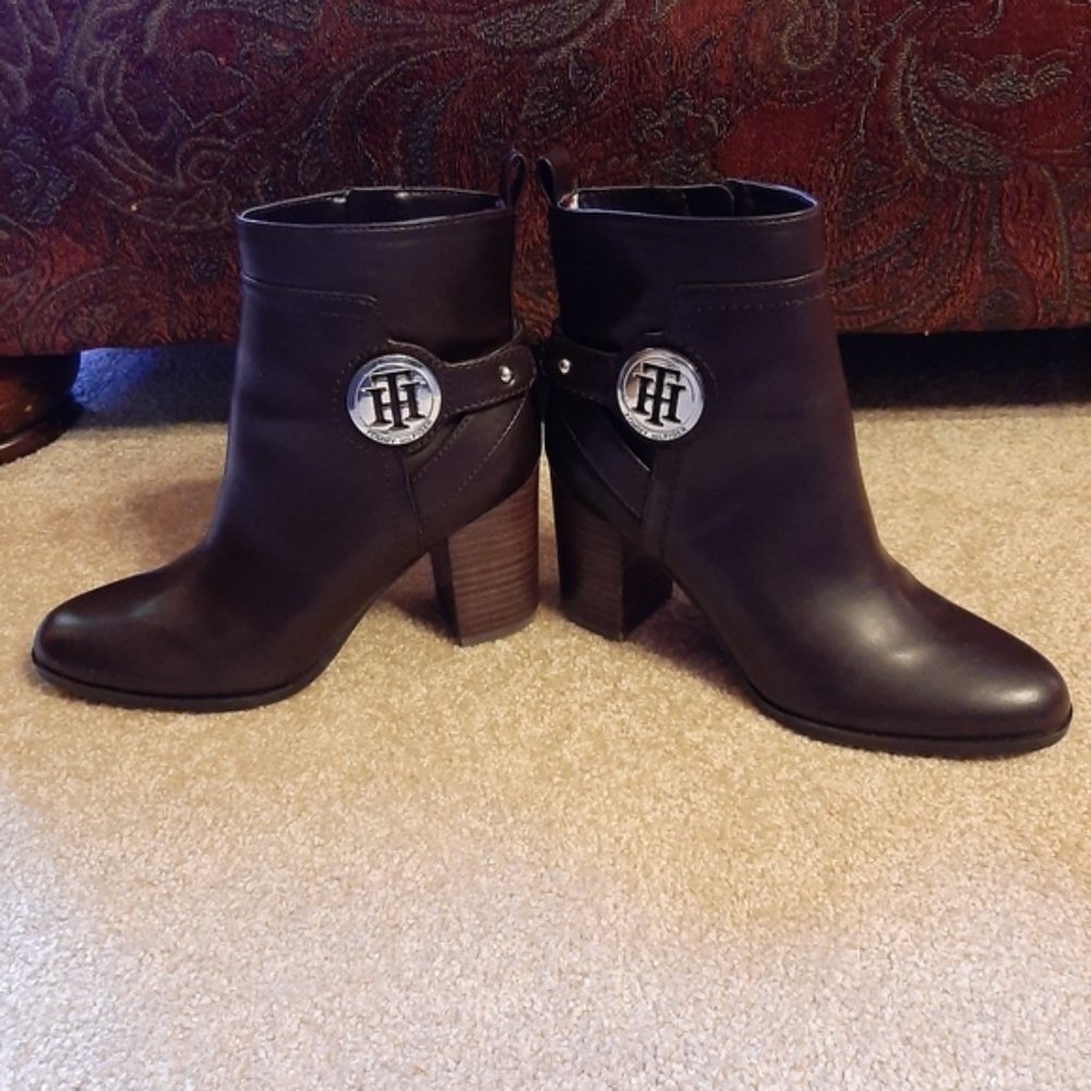 Tommy Hilfiger women's boots size 7